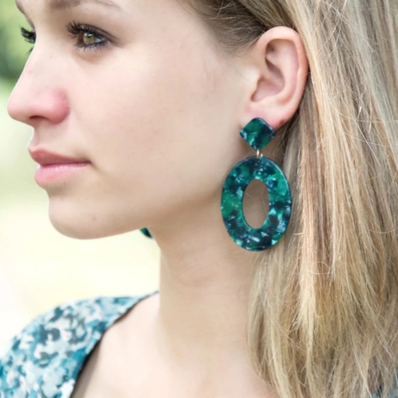 Sea Green Tortoise Shell Resin Oval Hoop Earrings - Picture 4 of 7